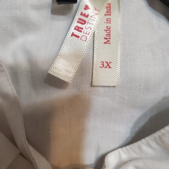 Ladies plus size white sleeveless top with accordion collar - Picture 3 of 5